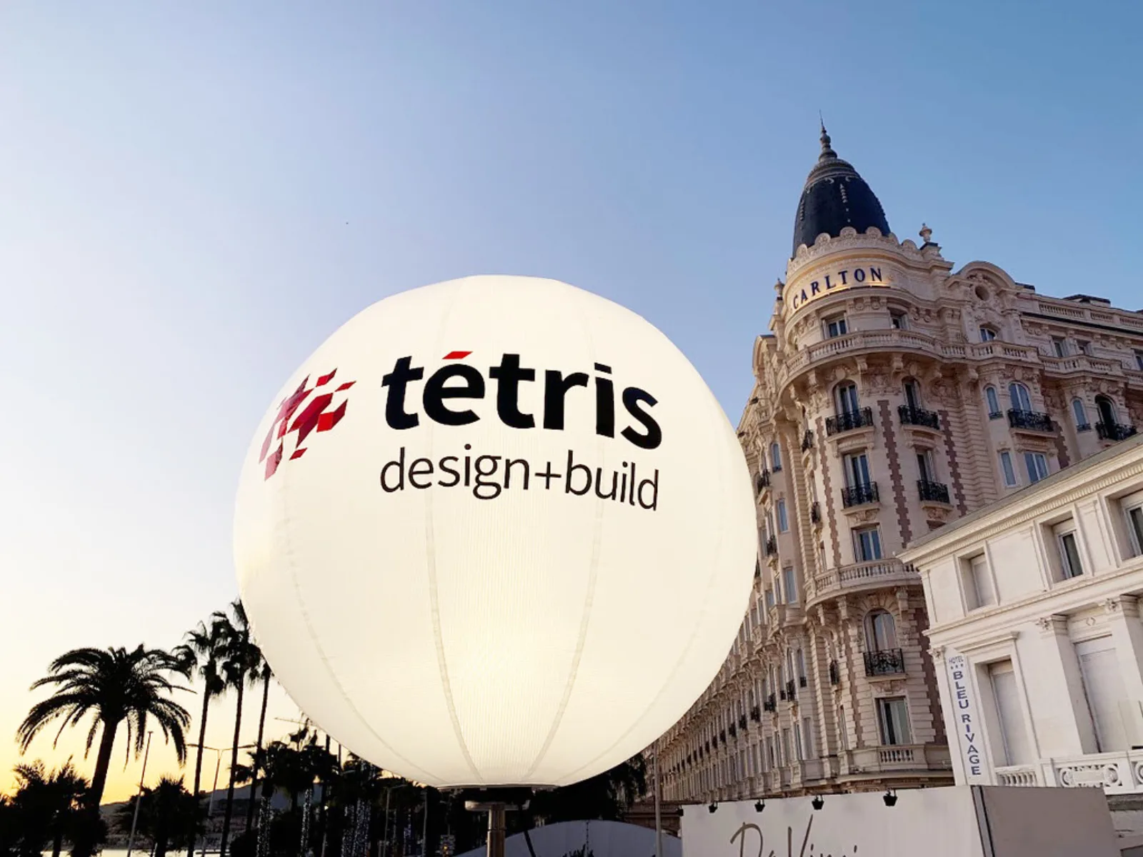 Ballon lumineux LED sur trépied