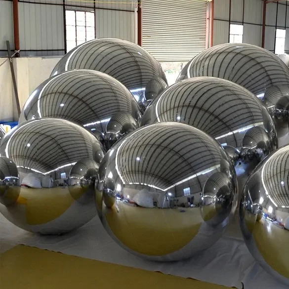 Decoration gonflable suspendue