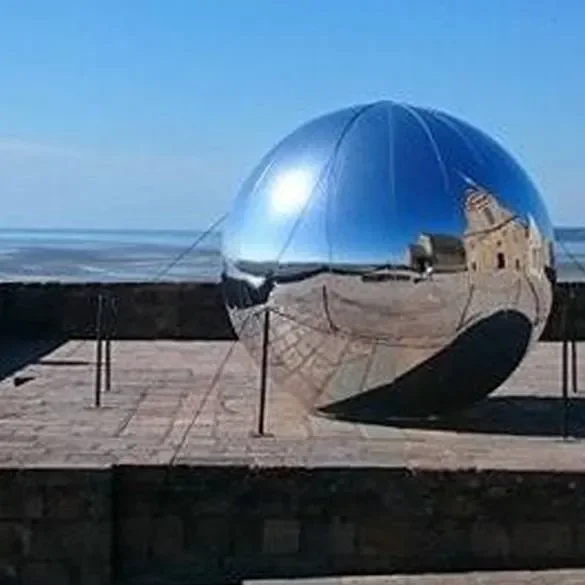 Decoration gonflable suspendue